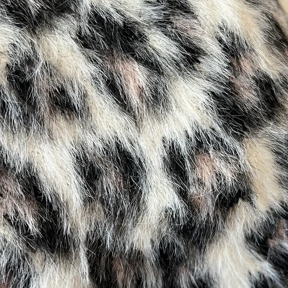 Muk Luks Women’s Leopard Print Neckwear Faux Fur Scarf OSFM - Picture 8 of 10